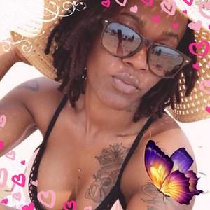 Meet your Posher, Dee